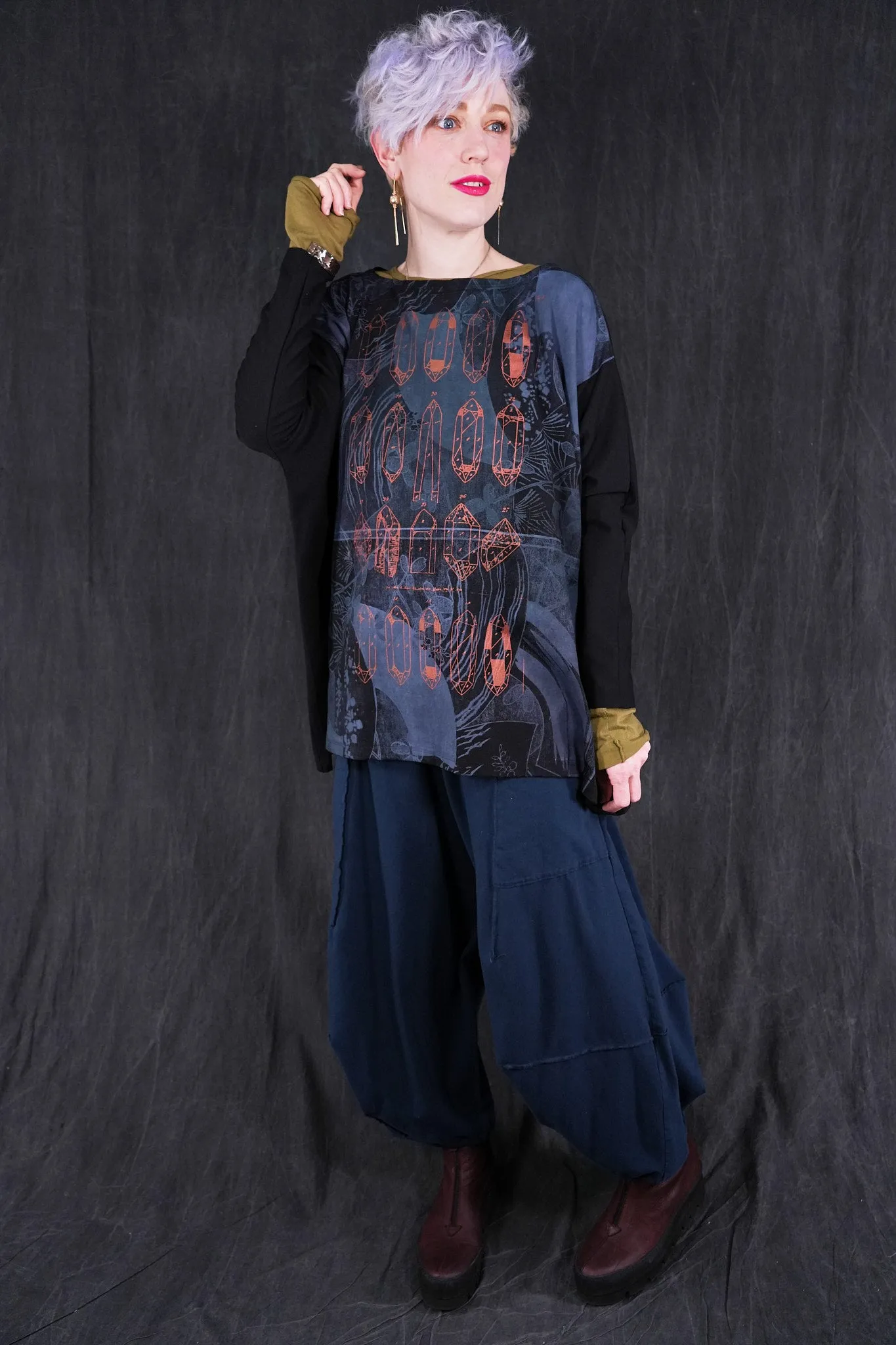2218-2 Mariposa Square Top Black-P