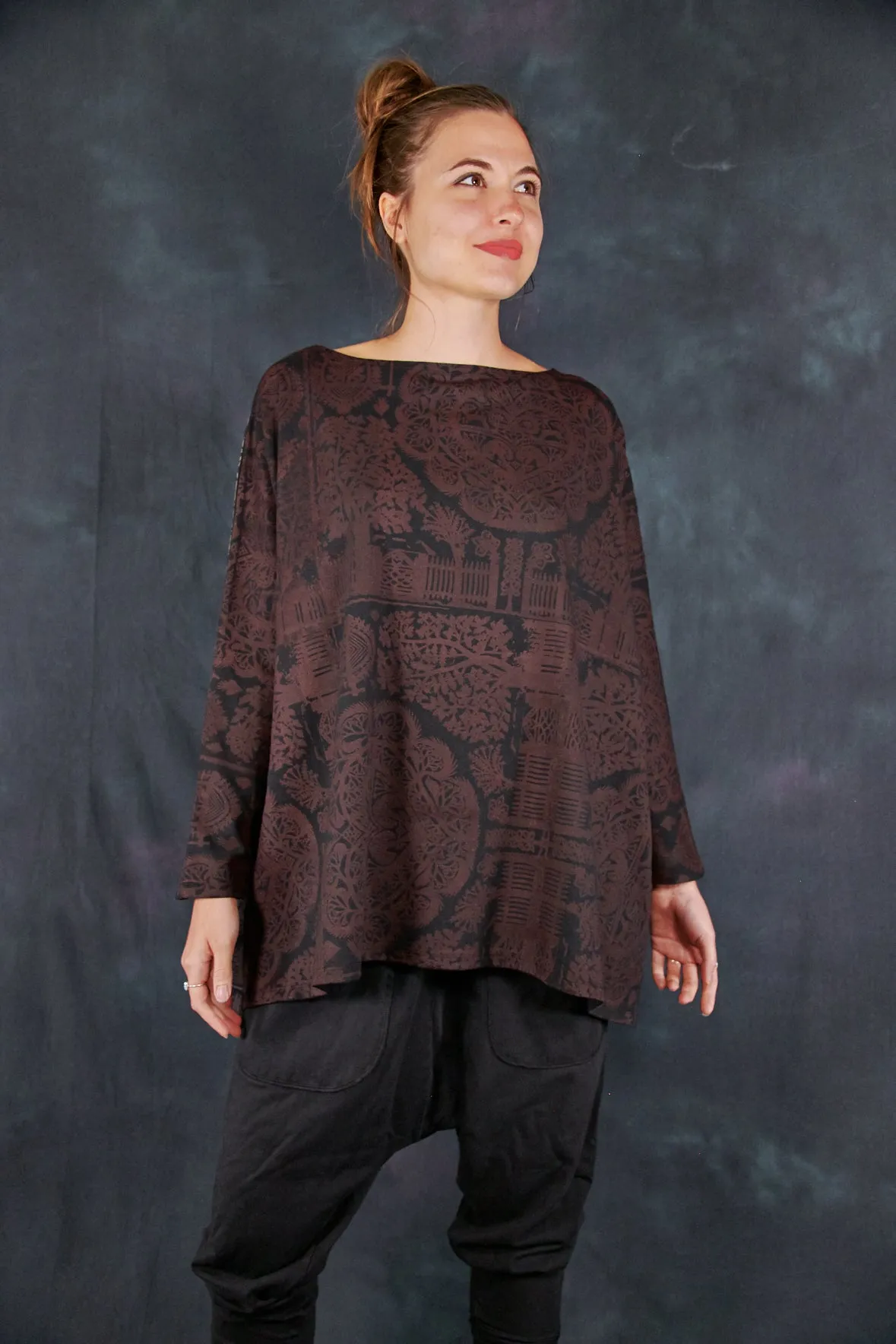 2218 Mariposa Square Top Monochrome Animalia