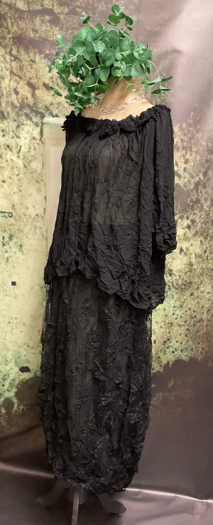 #5438 Bubble hem black lace midi skirt