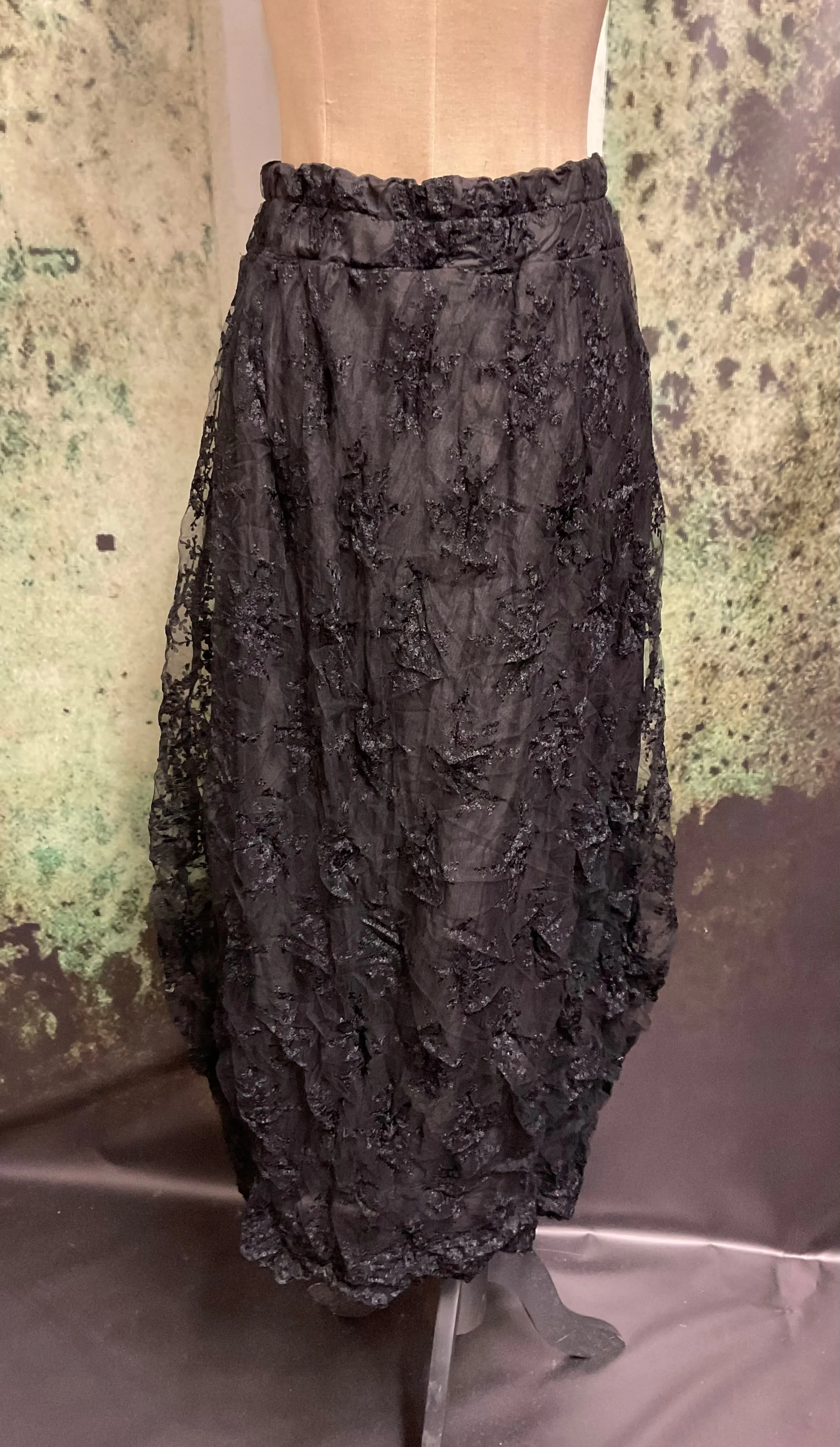 #5438 Bubble hem black lace midi skirt