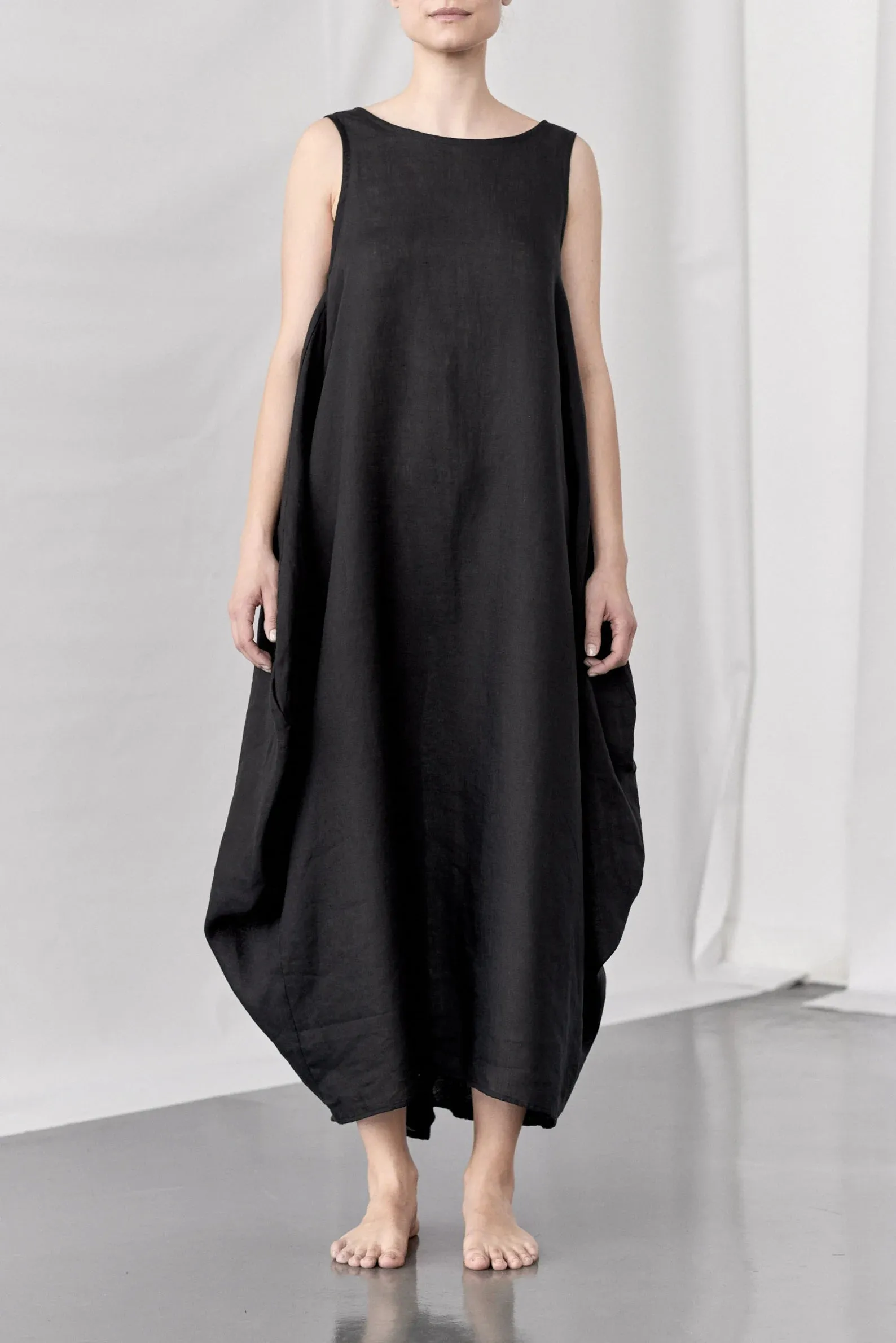 BLACK OVERSIZED LINEN DRESS