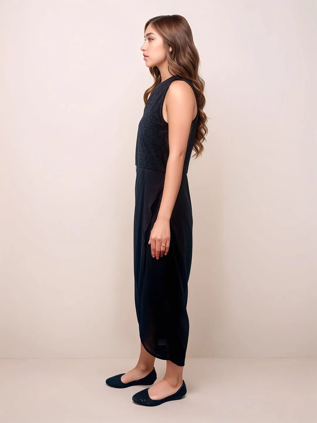 Black Solid Slim Fit Midi Dress