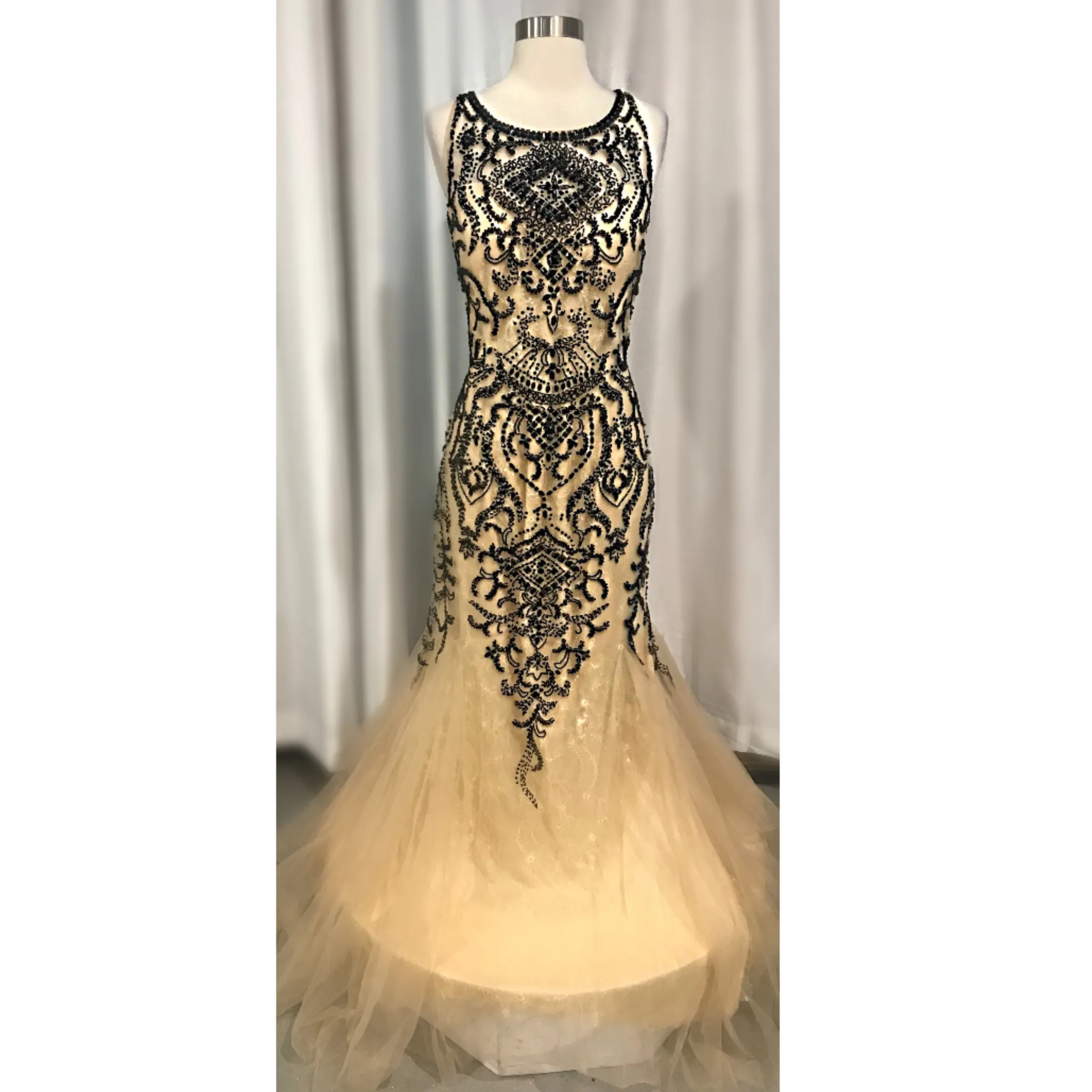 BOUTIQUE Long Cream Mermaid Gown Size 6