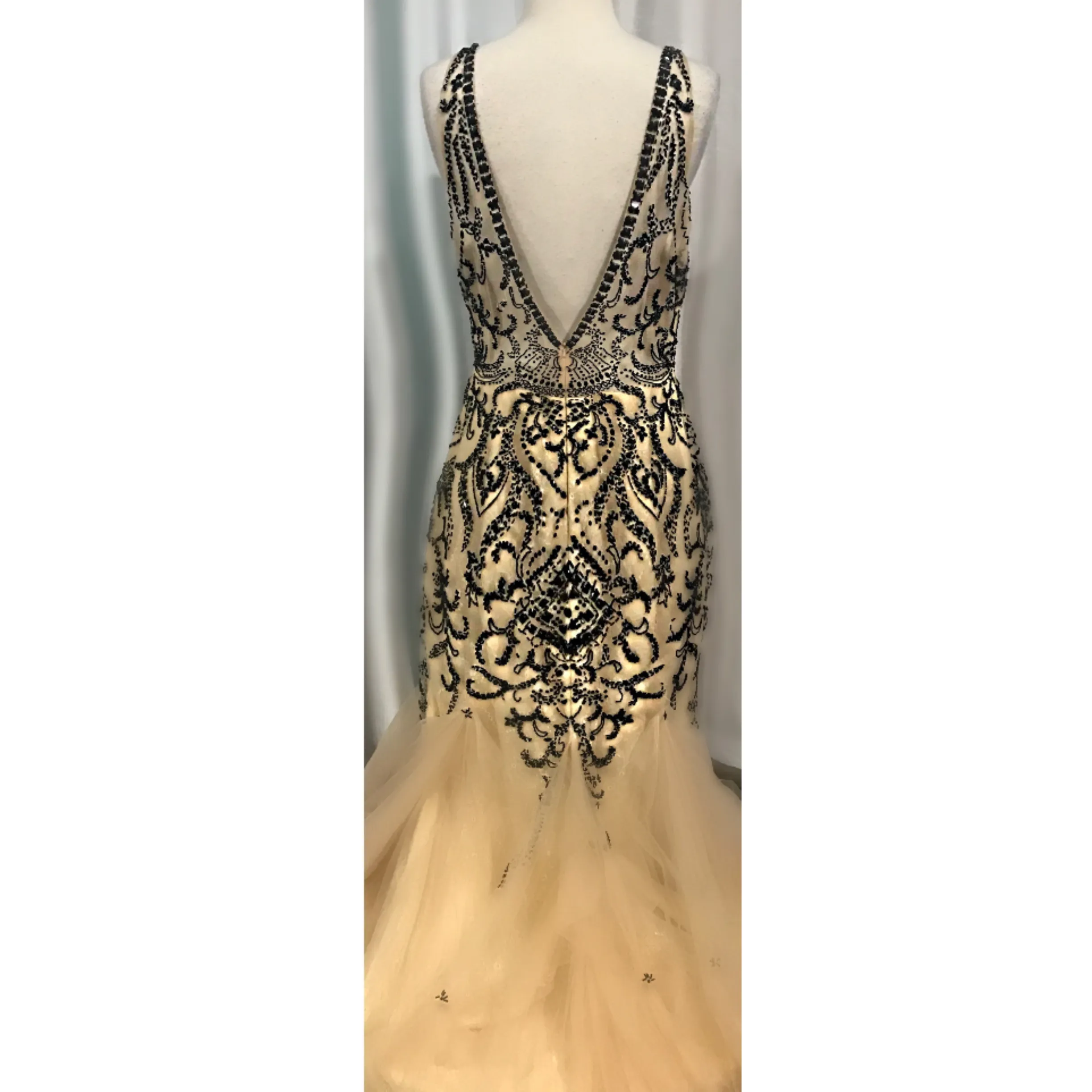 BOUTIQUE Long Cream Mermaid Gown Size 6