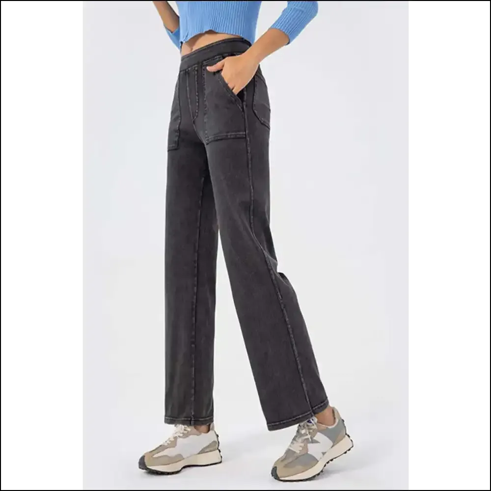 Chic Pocketed Long Jeans: where Comfort Meets Curvaceous Chaos! 👖💥