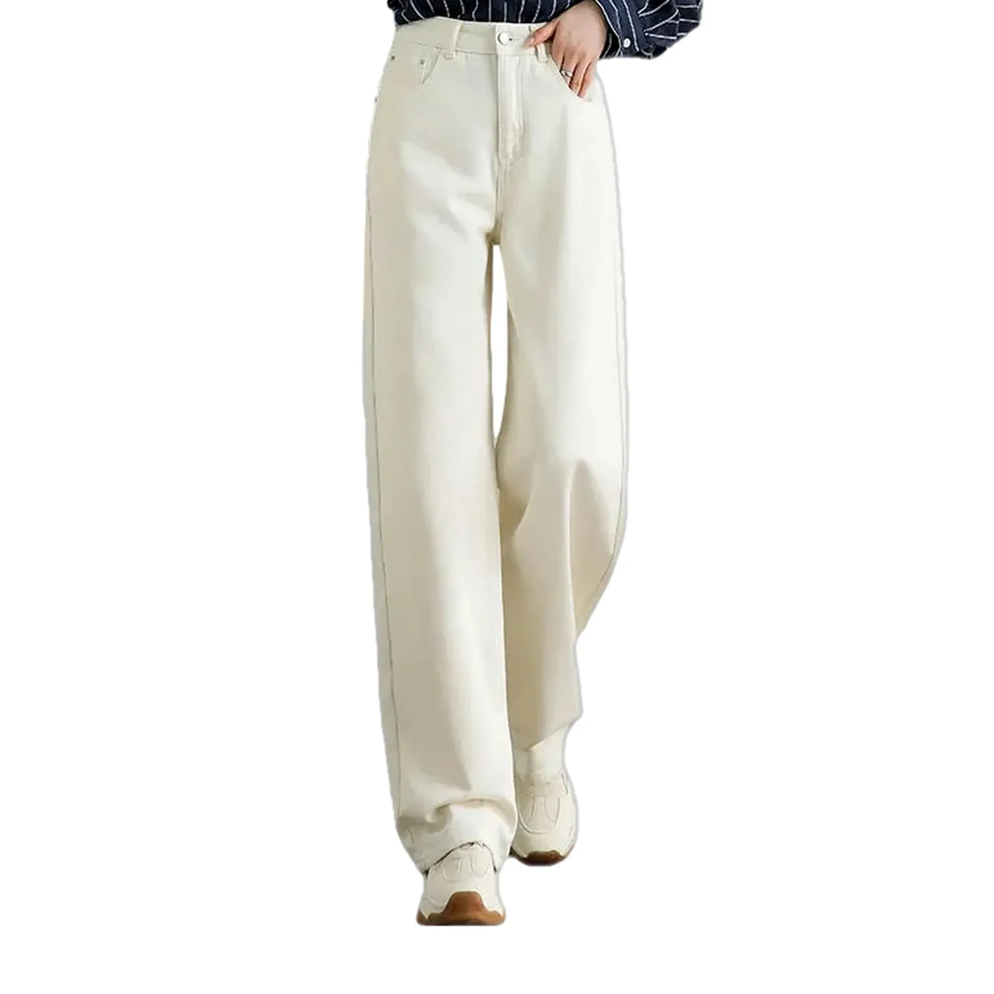Fashionable mid-rise jeans for women