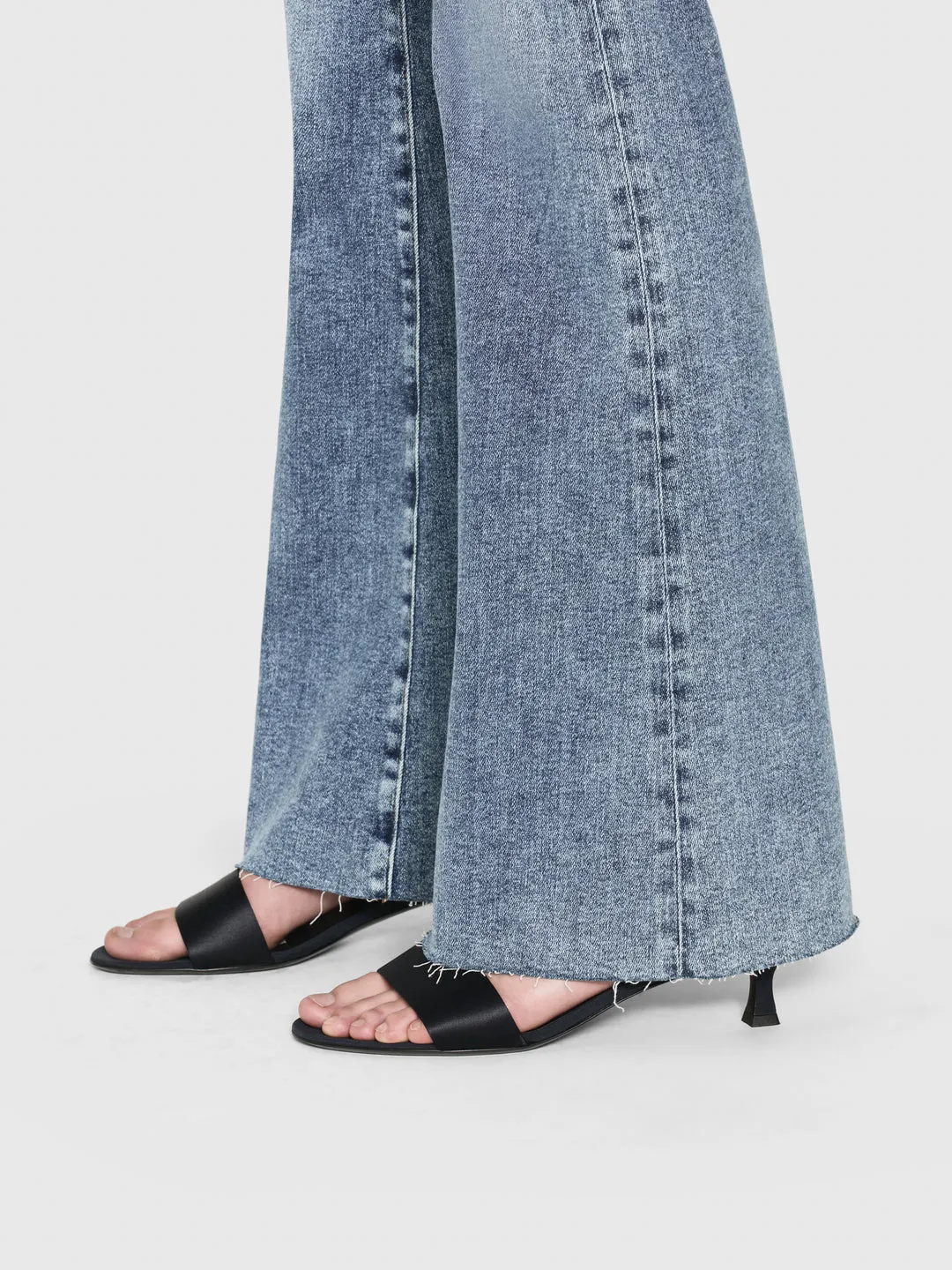 FRAME Le Easy Flare in Rowley Raw After