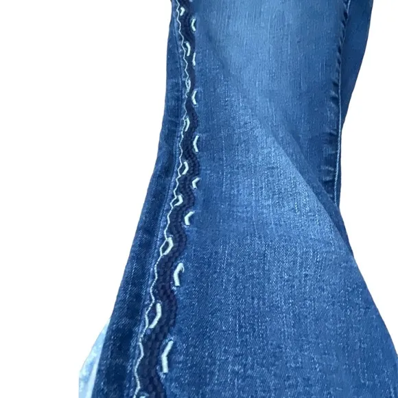 Gap Dark Wash True Skinny Jeans with Tribal Side Detailed (size 30)