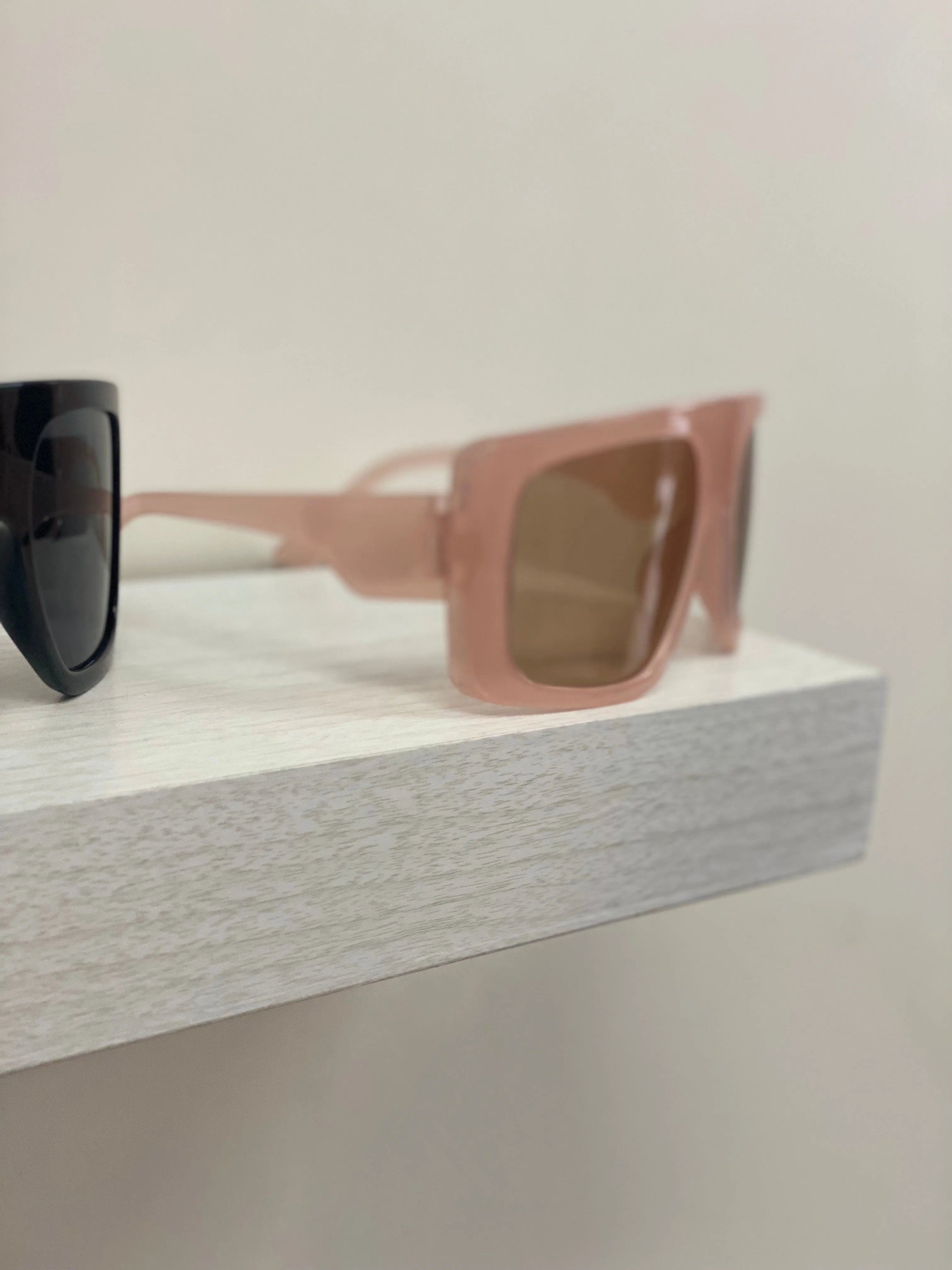 “Hollywood Frames”
