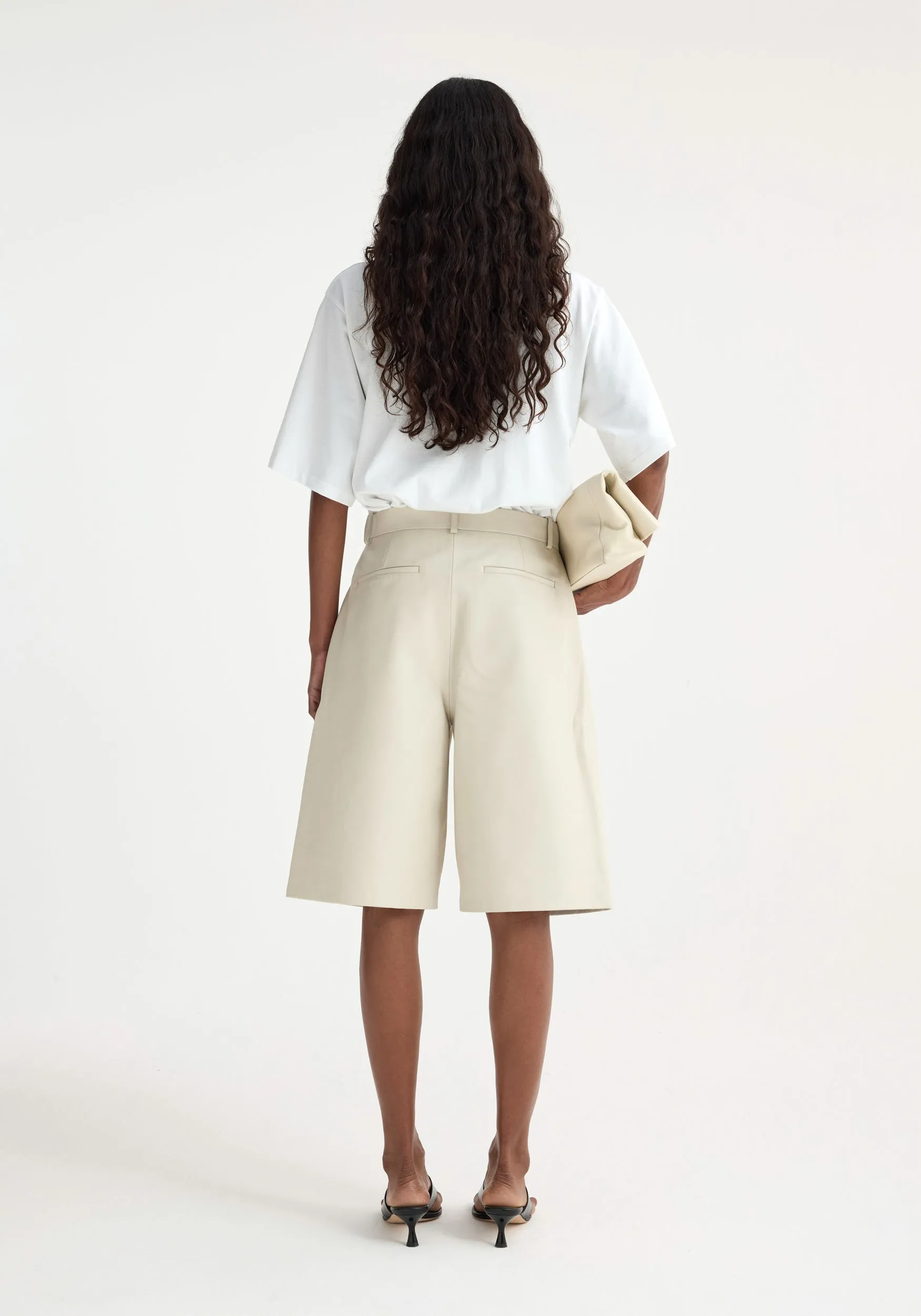 Leather loose-fit shorts | chalk