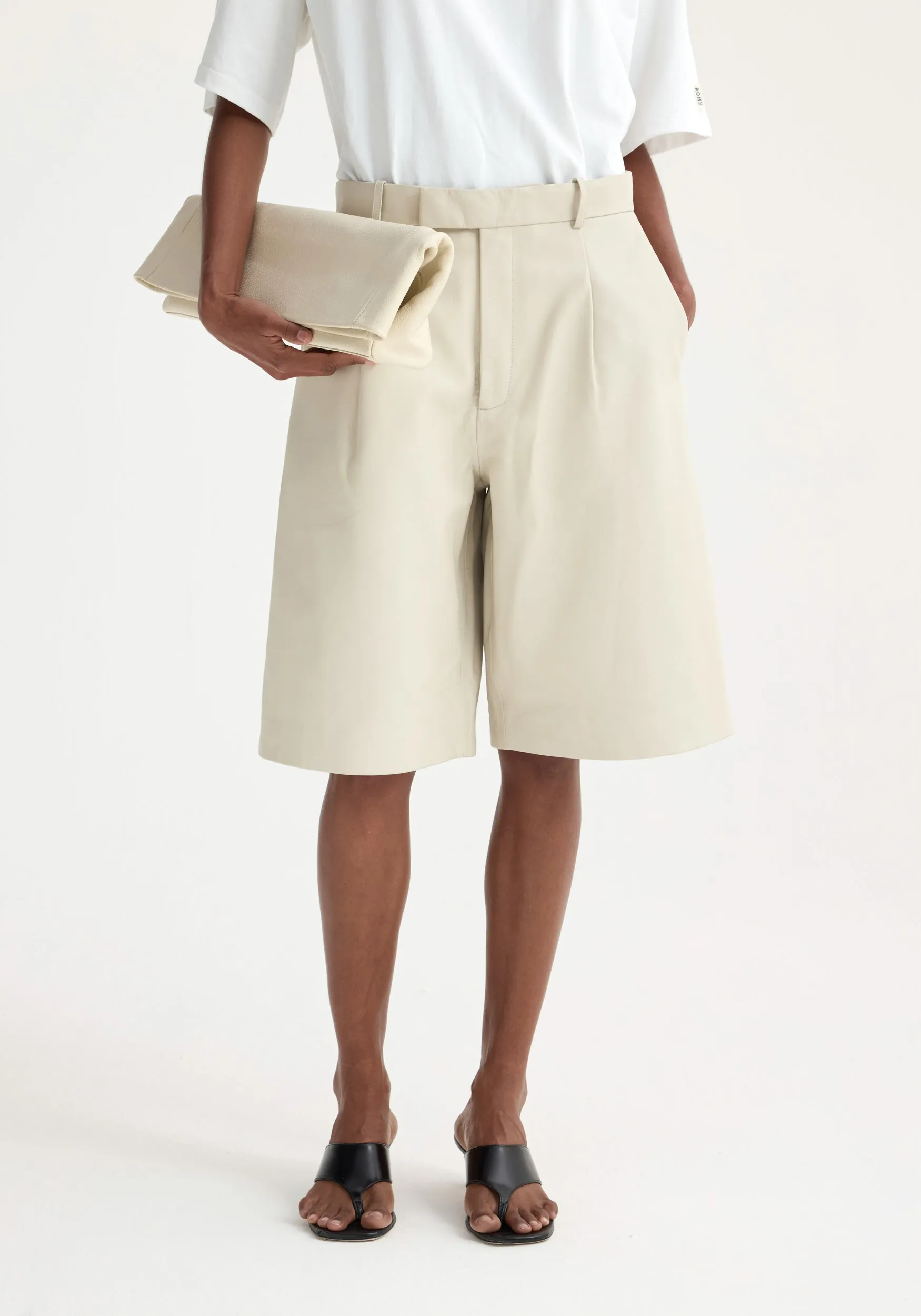 Leather loose-fit shorts | chalk