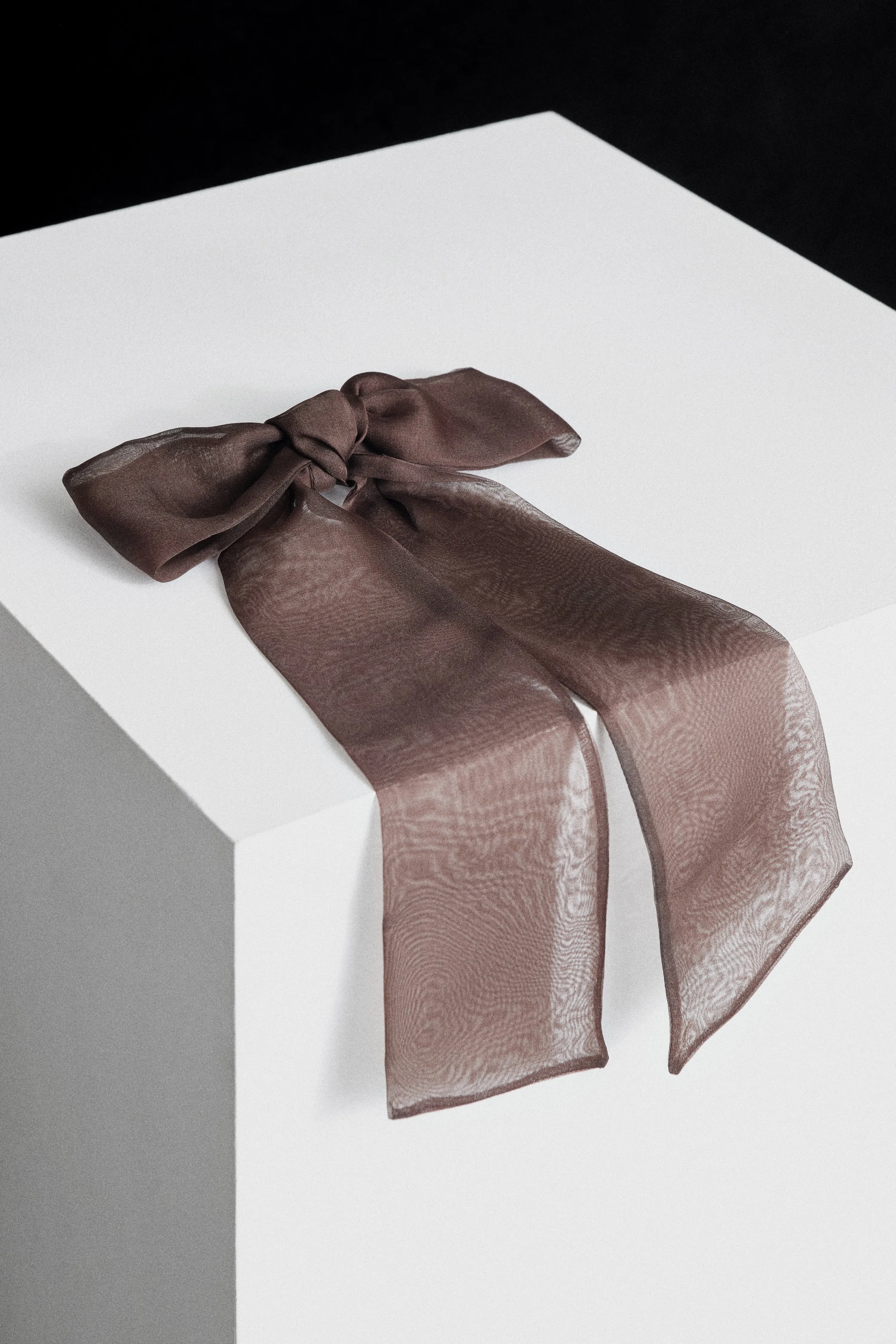 OVERSIZED ORGANZA BOW