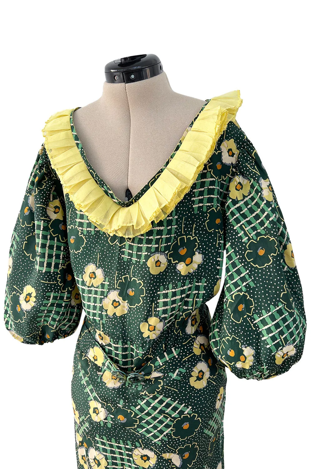Prettiest 1930s Green Floral Print Bias Cut Silk Crepe w Yellow Collar & Original Belt