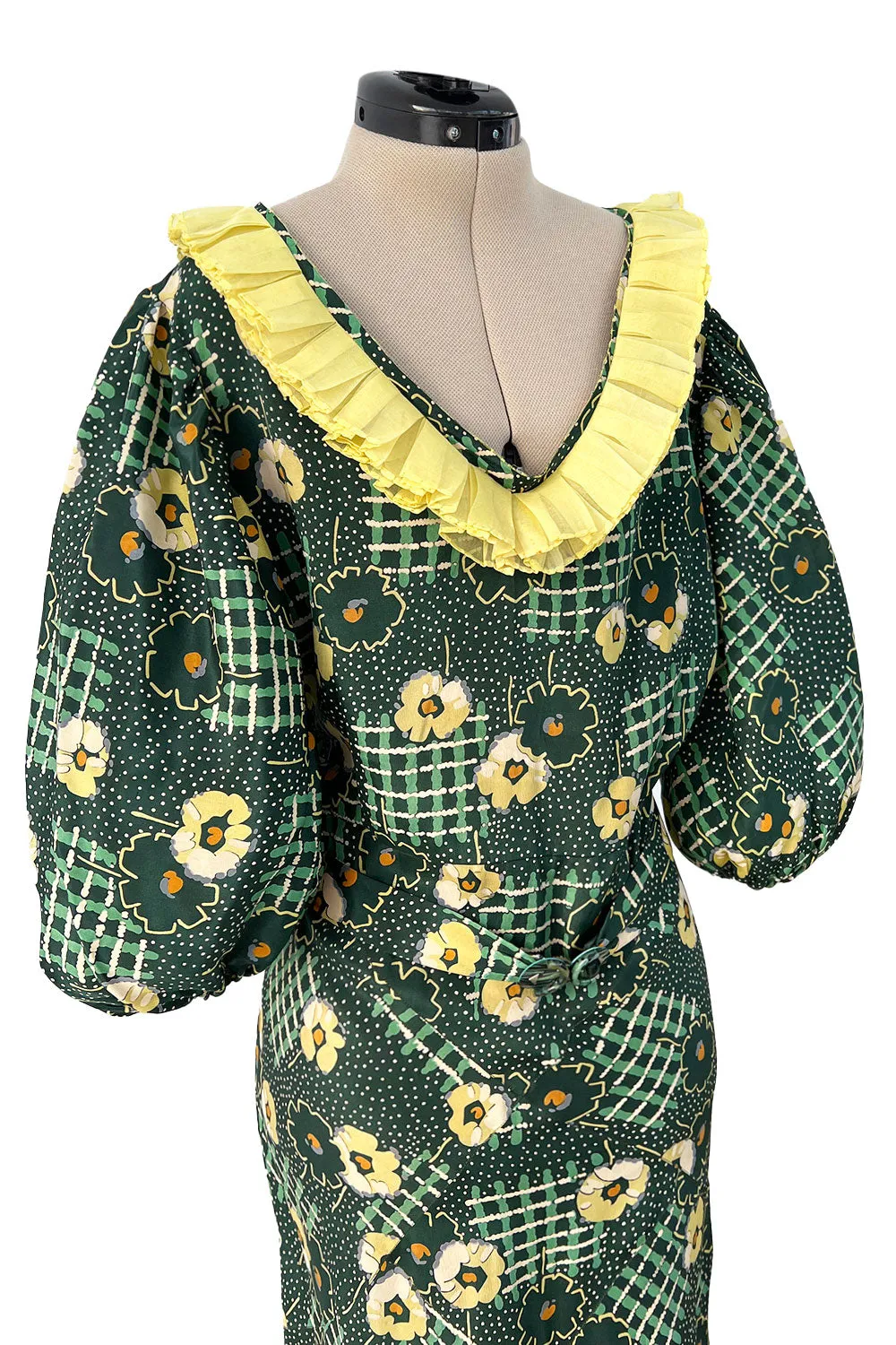 Prettiest 1930s Green Floral Print Bias Cut Silk Crepe w Yellow Collar & Original Belt