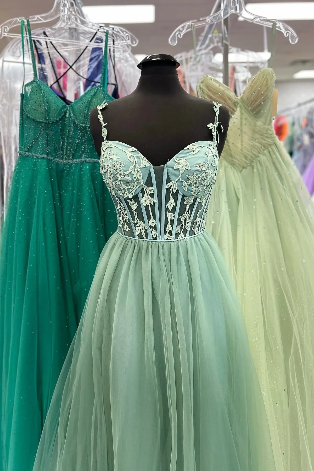 Red A-line Lace Appliques Chiffon Long Prom Dress