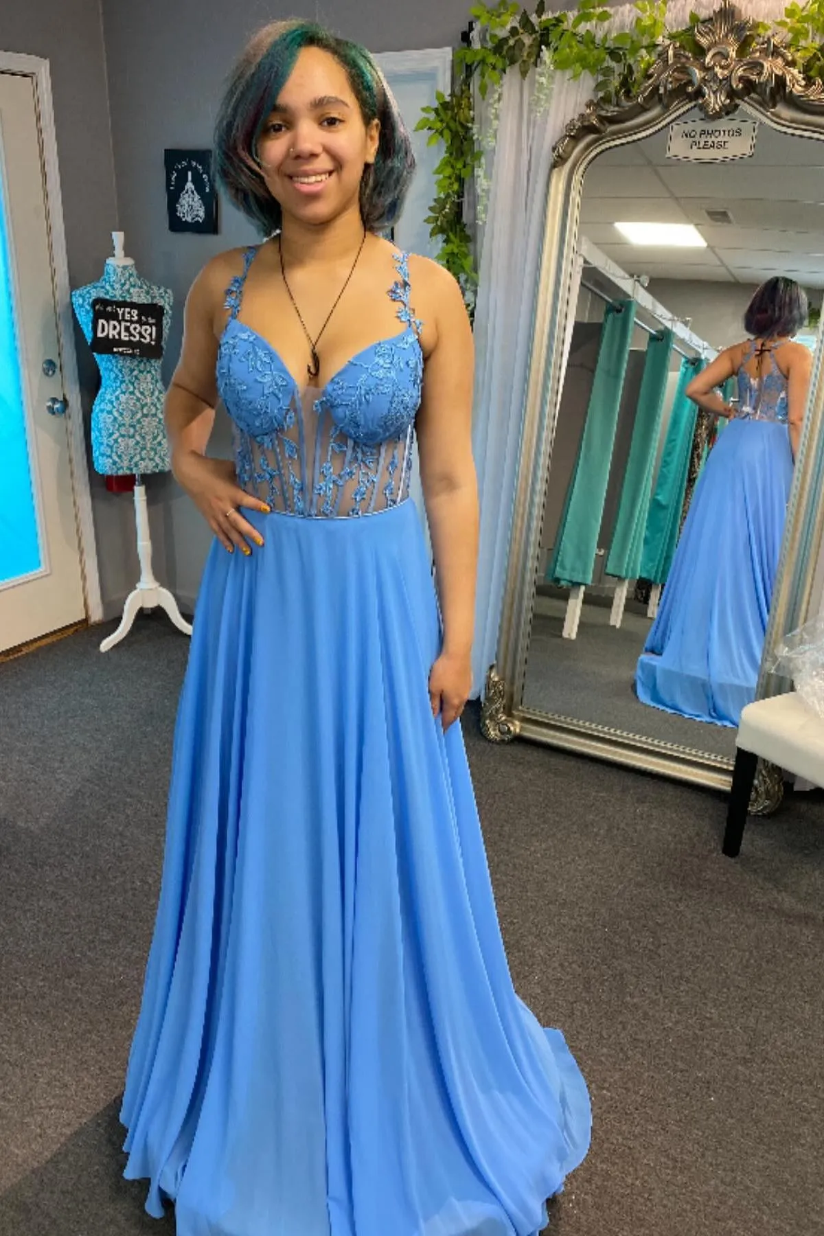Red A-line Lace Appliques Chiffon Long Prom Dress