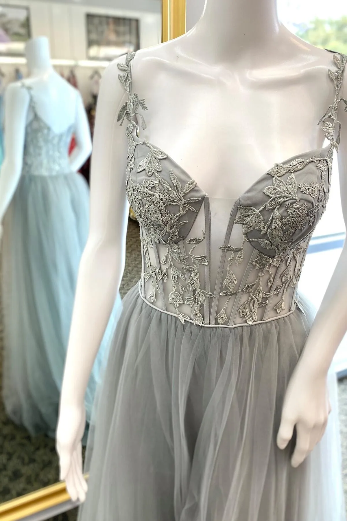 Red A-line Lace Appliques Chiffon Long Prom Dress
