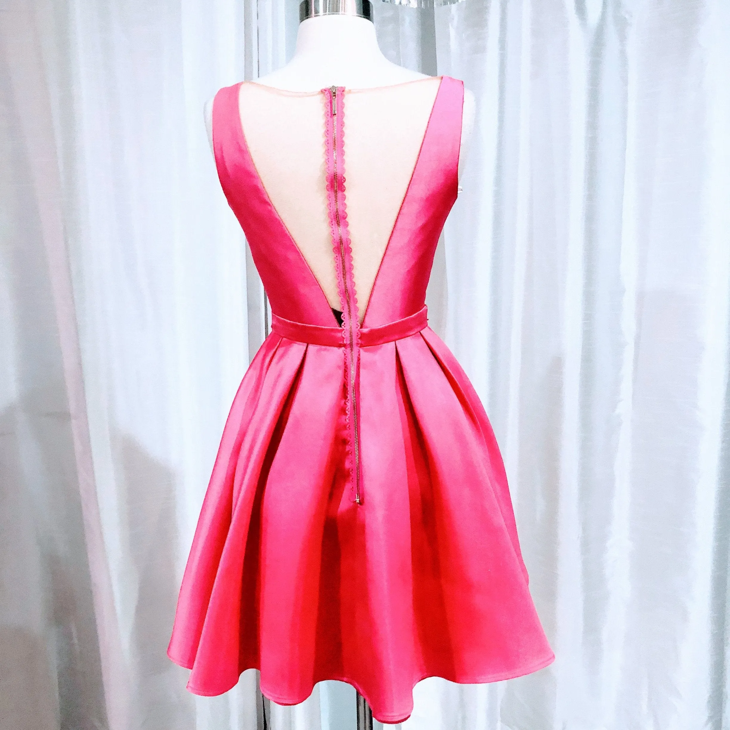 SHERRI HILL S50506 Red Plunging V Satin A-line Short Dress Size 2