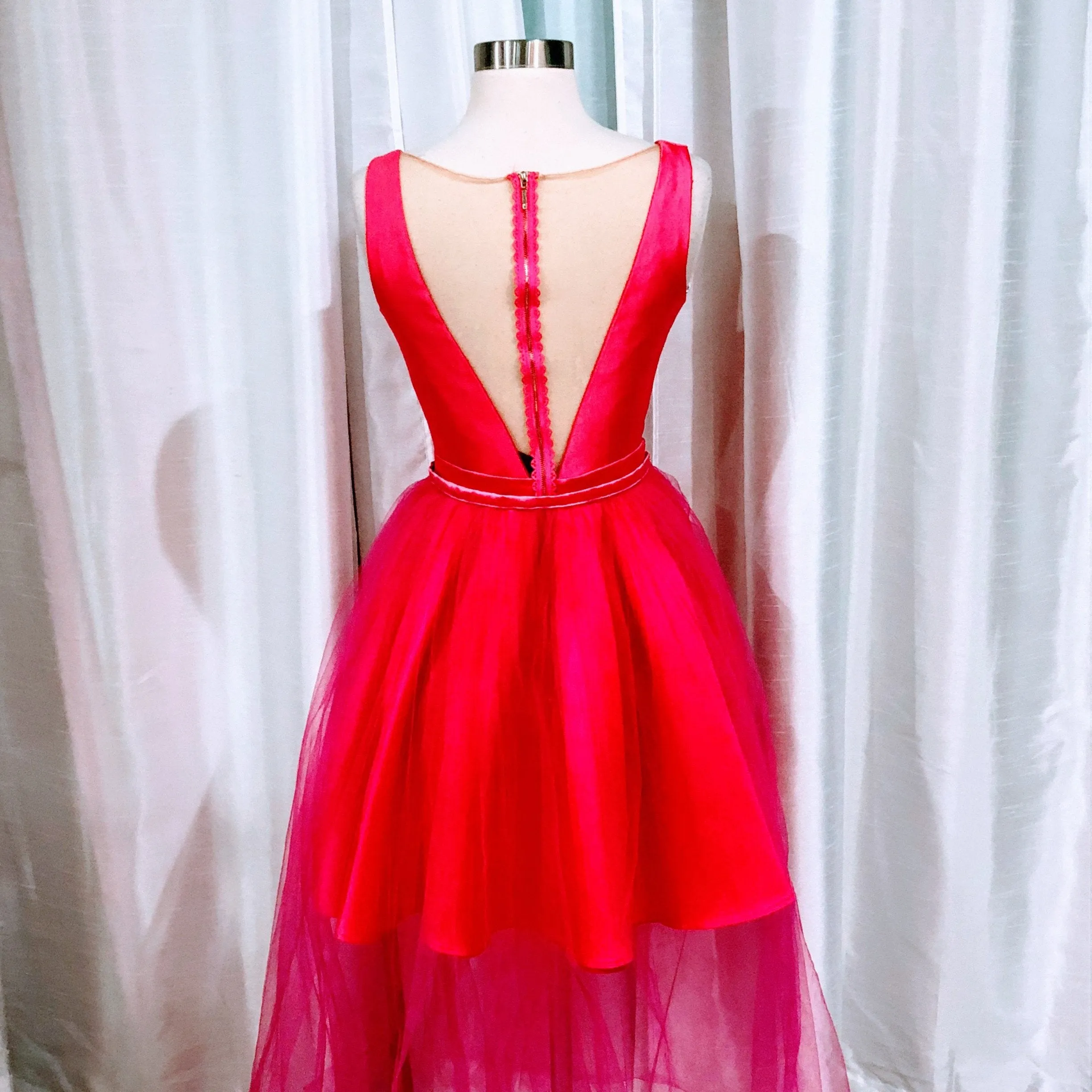 SHERRI HILL S50506 Red Plunging V Satin A-line Short Dress Size 2