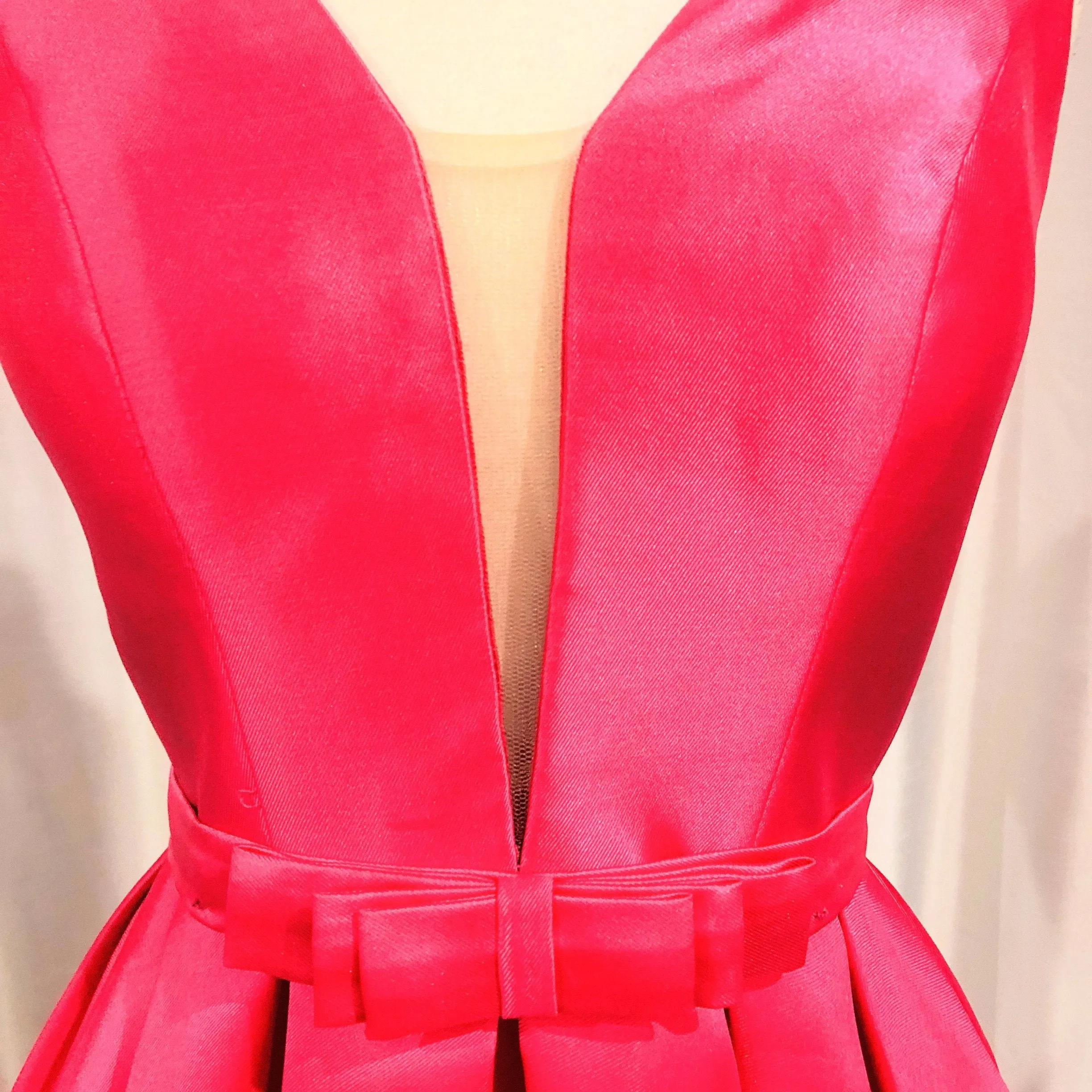 SHERRI HILL S50506 Red Plunging V Satin A-line Short Dress Size 2