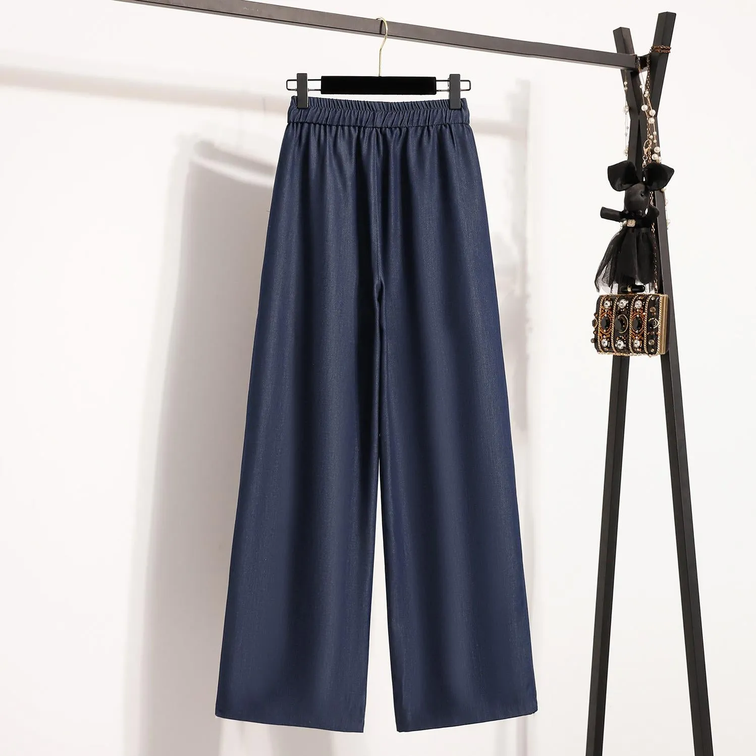 Solid Color Relaxed Fit Jeans Perfect for Any Occasion