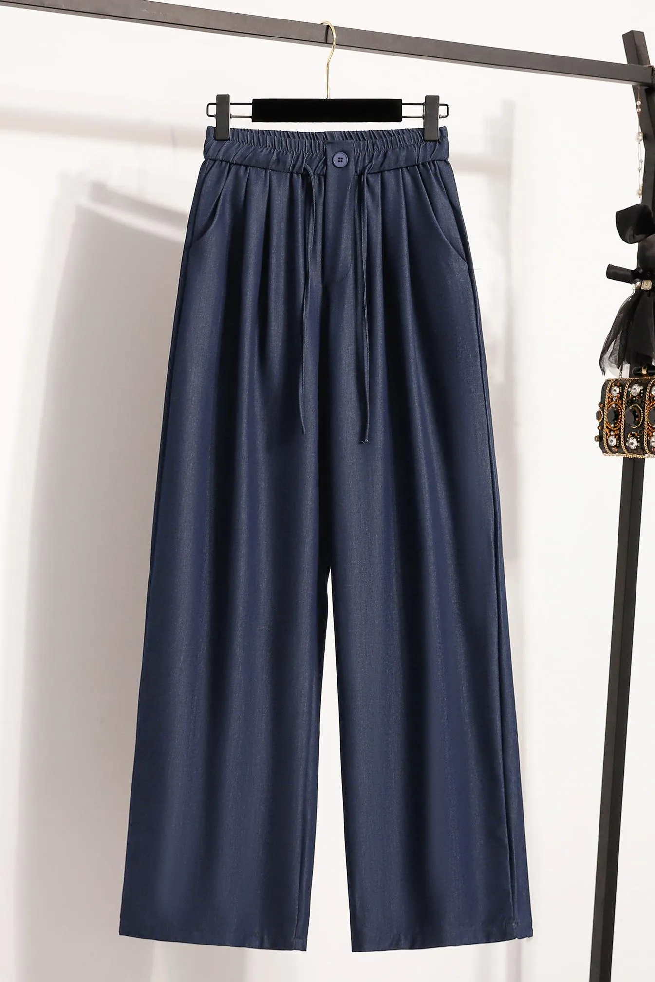 Solid Color Relaxed Fit Jeans Perfect for Any Occasion