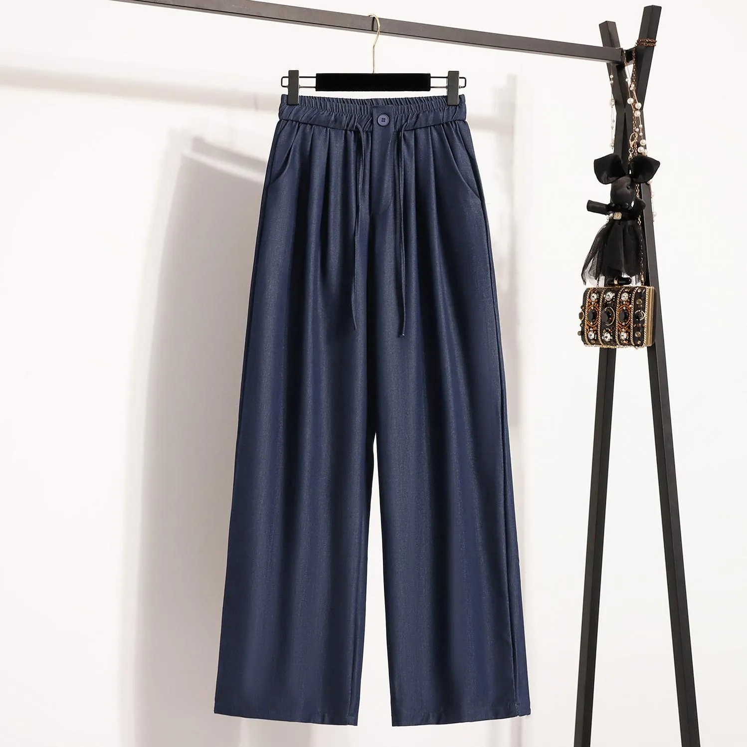 Solid Color Relaxed Fit Jeans Perfect for Any Occasion