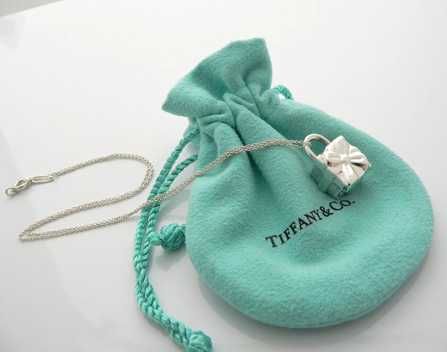 Tiffany & Co Silver Signature Gift Box Charm Necklace Pendant Charm Gift Pouch