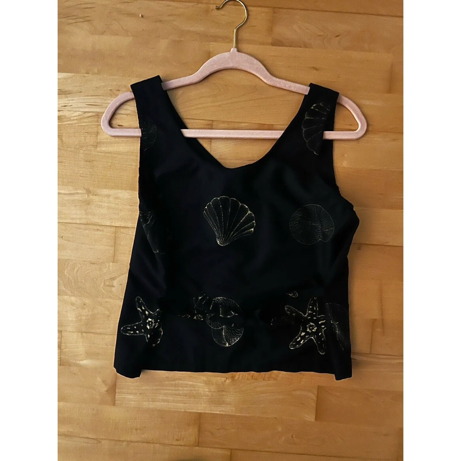 VTG Rima Women's Black & Gold Shell Print Button Tank Top, Size Medium